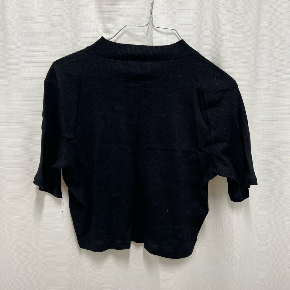 NWOT black mock neck cropped tee